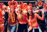 Am 27. April hllt sich ganz Holland und vor allem Amsterdam in Orange, der Farbe des hollndischen Knigshauses, um mit ihrer Knigin Geburtstag zu feiern